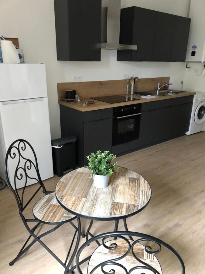 Apartamento L'étape de la Tour Grand-Fougeray Exterior foto