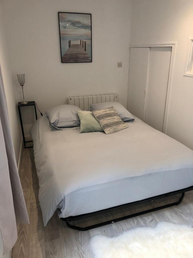 Apartamento L'étape de la Tour Grand-Fougeray Exterior foto